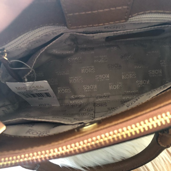 🆕 MK Satchel 🎀 - Picture 3 of 5